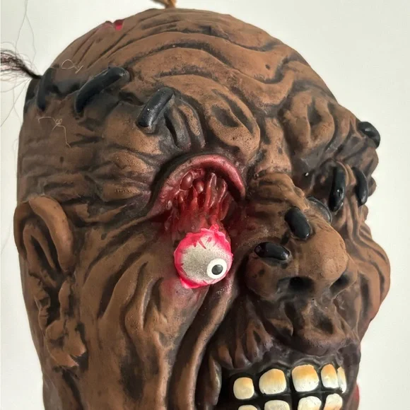 Spirit Halloween shrunken head hangging decoration - Picture 12 of 16